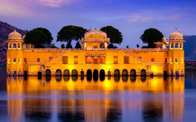 Jaipur Private Tour from Delhi by Express Train: Amer Fort, Hawa Mahal, City Palace & More